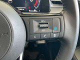 プロパイロットは前を走行するクルマを検知しアクセル、ブレーキをコントロールして車間距離を保つ手助けをしてドライバーの運転負担を軽減します。