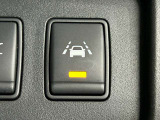 【LDW】車線逸脱警報システムのこと!!ウィンドシールドに備え付けられているカメラで車線(レーン)を認識し、自車両が車線を逸脱しそうな状況においてメーターの表示と警告音で運転者に注意を促します☆