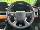 【純正革巻きステアリング】上質な革を使用することで、手にしっかり馴染みとても運転しやすいハンドルです♪