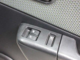 フロントドアはパワーウインドウになっています。