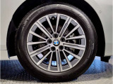 【BMWアロイホイル】軽量かつ強度に拘ったアロイホイル。走行性能ポテンシャルを引き出す設計。車の足元を引き締めてくれる大きなポイントはアロイホイルです。