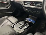 8速ステップトロニック付AT I-driveコントローラーでモニター部分を操作します。直感的に使用することが可能です。