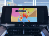 テレビ番組を画面に表示でき、停車中の待ち時間などに映像を視聴できます。操作ボタンも画面下にまとまっており、停車時に見たい番組を選びやすい使い勝手です。