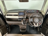 【前方視界】開放的な前方視界!運転がしやすく疲れにくいです♪窓が大きく、見通しがとっても良いおクルマですよ♪