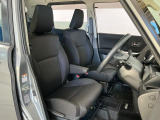 【運転席・助手席】内装ルームクリーニング済みです。しっかり綺麗にしていますので、是非、お確かめください。車に自信があるからこそ、是非一度ご来店頂き内外装も見てもらえると幸いです。