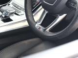 内装はシンプルに使い勝手を考え作られています。お車を運転する感覚をダイレクトに体感して頂けます。室内も広くロングドライブにも快適にお過ごしいただけます。