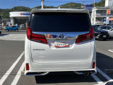 広々とした車内空間に優れた燃費性能。更にデザインも上質で人気のお車です!