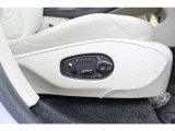 ドアや操作部も至る所にレザーが使用されております。