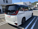 おひとり、恋人、ご友人、ご家族など、少人数でも大人数でもお出かけが楽しめます。この車で楽しいドライビングライフを送りましょう♪