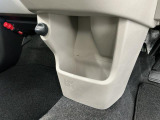 【インパネロアボックス】インパネの中央下部にはボックスが装備されております。CDの収納やゴミ箱として使用すれば車内空間がきれいに保たれます♪