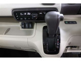 ■インパネシフト■ハンドルに近い位置で運転席からも見やすく操作しやすいインパネシフト。パッと見ただけで、どのギアに入っているのかが判断しやすいところもいいですね!