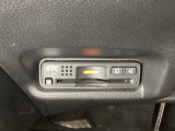 ハンドルの左下にETCがついています。高速道路の料金所の通過も楽々です。カードの取り出しもしやすい場所についています。