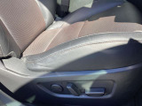 パワーシートでぴったり合ったドライブポジションで運転♪いつでも同じ位置に合わせられるメモリー機能付き♪シートヒーター機能付きで寒い冬のシートも瞬時に温まります♪