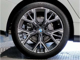 BMW純正アルミホイールです。納車時にはアルミホイールコーティングも承っております!是非ご検討下さいませ。