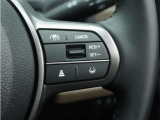 ◆アダプティブクルーズコントロール◆予め設定した車速内でクルマが自動的に加減速。前走車との適切な車間距離を維持しながら追従走行します。【LKAS】車線維持支援システムでステアリング操作を支援。