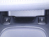 運転席と助手席にシートヒーターを装備しております。