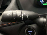 ワイパースイッチです。「INT」では間欠ワイパーの作動時間間隔を変更できます。リヤワイパーも操作できます。