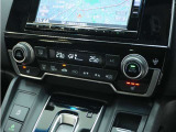 ◆オートエアコン装備◆ お好みの温度を設定をするだけで、後は、自動で風量を調節してくれます!快適にドライブが楽しめます。