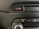 運転席、助手席には3段階で温度調節が可能なシートヒーターを装備しております。ステアリングヒーターはハンドルをじんわりと温めます♪寒い朝でも快適に運転できますよ♪