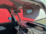 運転席及び助手席サンバイザーにはバニティミラーを装備☆