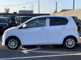 当店は照明・屋根付きスペースございますので雨天時も安心して現車確認が可能です。