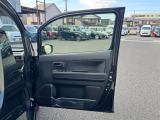 運転席のドア内部の写真です。