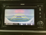 バックでの車庫入れも安心です! リアカメラが付いているバックモニター付のディスプレイ・オーディオです。操作線もついており距離感も画面から確認できます。