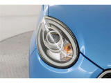 LEDランプ車 白く照らされるのが特徴です。明るいだけでなく、周囲からの認知されやすく歩行者や死角にいる方へアピール効果、安全性が飛躍的に向上します!