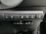 ETC2.0ユニットが搭載。従来のETCに加えて渋滞回避支援や安全運転支援などの情報サービスも提供。より安全で快適な道路利用をサポート。各種スイッチ部