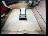 【マルチテレインモニター】車のフロントやサイドのカメラ画像を同時にモニター表示することで、悪路や狭い道を走行時でも周囲の状況確認ができ安心!本格SUVにうれしい装備です♪