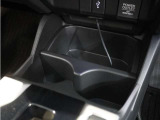 ◆ドリンクホルダー◆手の届きやすい場所にドリンクホルダーがあり、とても便利です。