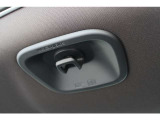 カーゴアッパーフック」も装備、カラビナをかけたりロープを通したりすることでしっかり荷物を吊るすこともできます