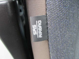 万一の衝突時に前方だけでなく側面からの衝撃も緩和できるよう、運転席や助手席に加えサイドやカーテン部にも展開します。多方向からの衝撃に対して乗員の頭部や胸部への負担を軽減する構造となっています。