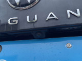 バックカメラはリアゲートのVWエンブレムの下に配備されています。