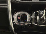 左右独立温度コントロールフルオートエアコンです。運転席、助手席それぞれで独立して温度設定ができます。冷え性の方が乗っても安心ですね♪