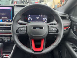 操作性の良いハンドルで運転中のストレスも軽減されます。