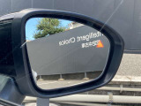 車線変更を行う際、後方から車両が接近していたらランプが点灯してお知らせしてくれます。