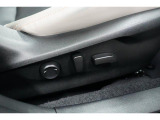 &rdquo;電動シートを装備。お客様に安全に運転頂けるよう座席の位置、座面の上げ下げやリクライニングの加減も細やかな設定を可能にしました。&rdquo;