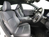 ゆったり室内で運転もしやすいです♪使い勝手の良い配置も考えられています!!