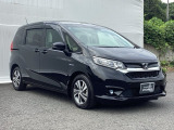 狭い駐車場でも、スライドドアならチャイルドシートへのお子さまの乗降や荷物の積載もスムーズ。とても便利な【両側電動スライドドア】ドアハンドを少し引くだけでリアドアが自動開閉します。