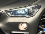 ●LEDヘッドライト:夜間走行時も良好な視界を確保し安心して運転できる高輝度LEDヘッドライトを装備!点灯速度が早く、消費電力も抑えられています。