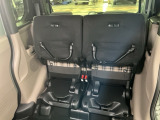 リアシート座面を持ち上げると、背の高い荷物を積むのに便利なトールモードに変身します!多彩なシートアレンジで使い勝手良好!
