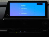 デイスプレイオーディオを装備。スマホとクルマをつなぐことで、いろんなサービスが楽しめます。(AppleCarplay/AndroidAuto 対応)