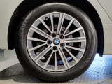 【BMWアロイホイル】軽量かつ強度に拘ったアロイホイル。走行性能ポテンシャルを引き出す設計。車の足元を引き締めてくれる大きなポイントはアロイホイルです。