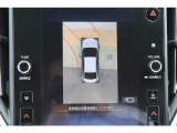 「トップビューモニター」も装備、4つのカメラの映像を合成し車の真上から見たような映像を映してくれます、車庫入れ時などの周りの障害物確認に便利です、車両を斜め上から見たような3Dビュー表示もできます