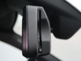 【ルームミラー一体型ETC】BMWといえばルームミラー一体型のETC。ドライバーから差し込めるかたちになっておりますので、差し忘れの際も慌てずにご利用いただけます。