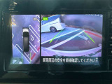アラウンドビューモニターは4方のカメラで真上から車を見たようにモニターで確認ができます。周辺の安全確認、小さなお子様や障害物も目視で確認できるので駐車のしやすさだけでなく、事故防止にも役立ちます。