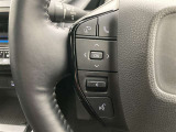 運転中、オーディオの操作をしてて、ハッとしたことはありませんか?ステアリングスイッチは、運転中でもハンドルでオーディオの操作が可能です。安全なドライブをサポートします。