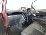 前方の見通しが良いすっきりした視界、誰でも扱いやすく運転できます。疲れにくく安心ドライブを更に快適なものにします!