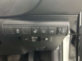 対向車がいないとき、見通しの悪い道路は暗くて怖いですよね。。。こちらのクルマはオートマチックハイビーム搭載です!対向車の有無で自動でハイ・ロウビームに切り替えます。